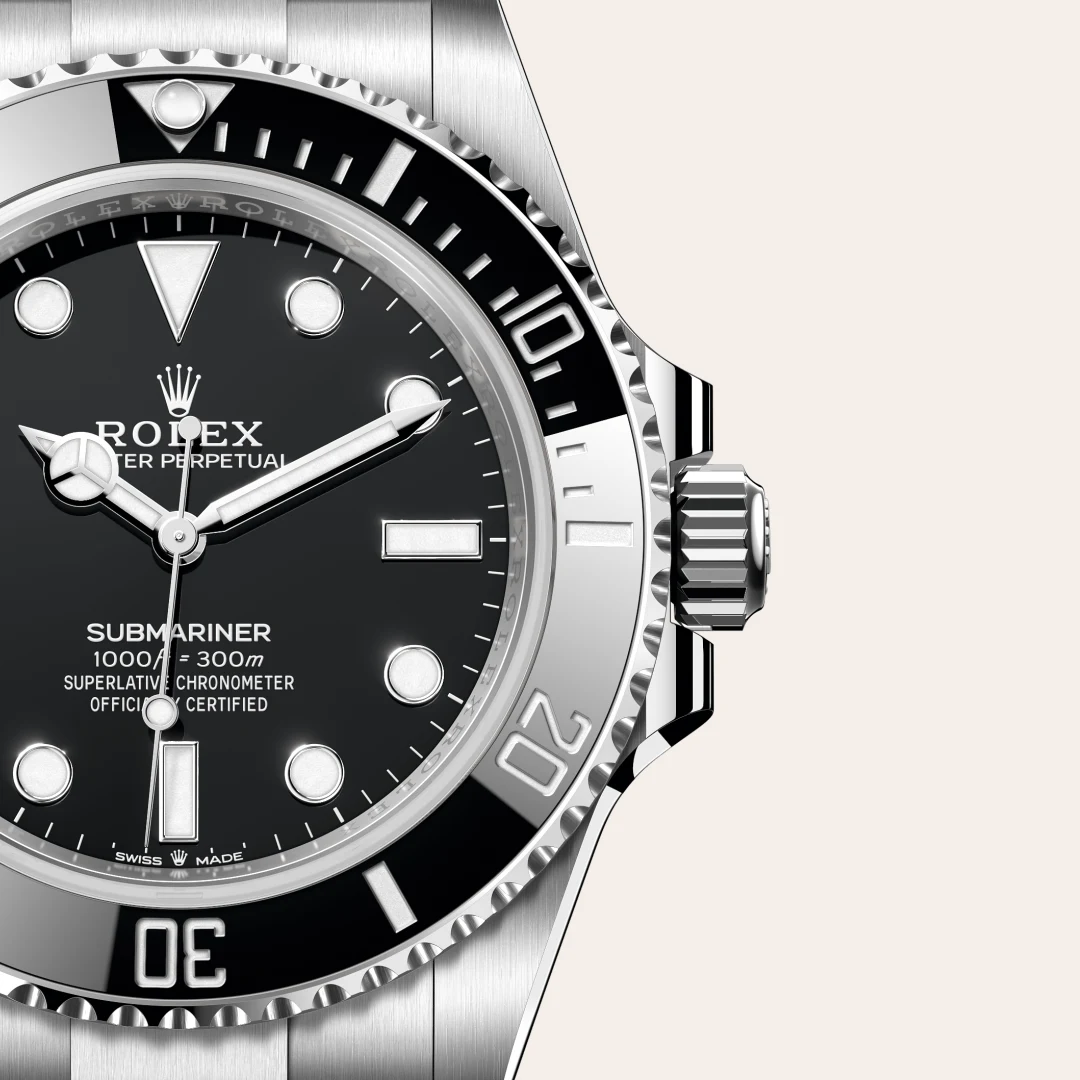 Close-up of a Rolex Submariner watch: black dial, silver bezel, crown, and stainless steel bracelet | Brela