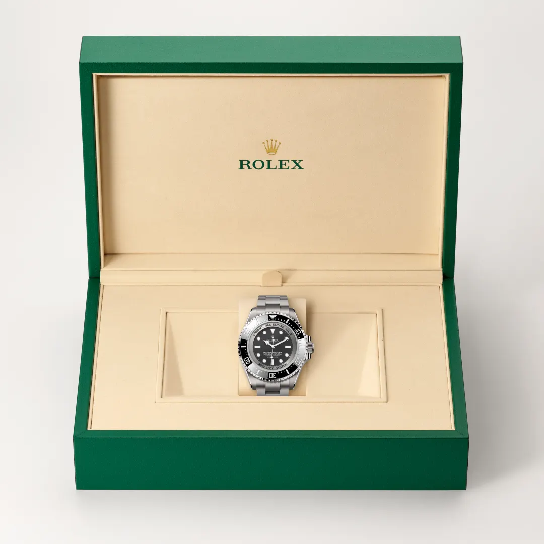 m126067-0002-slide2 | Brela Open green Rolex presentation box showing a silver Rolex diver’s watch on a beige insert in the center of the display slot. | Brela