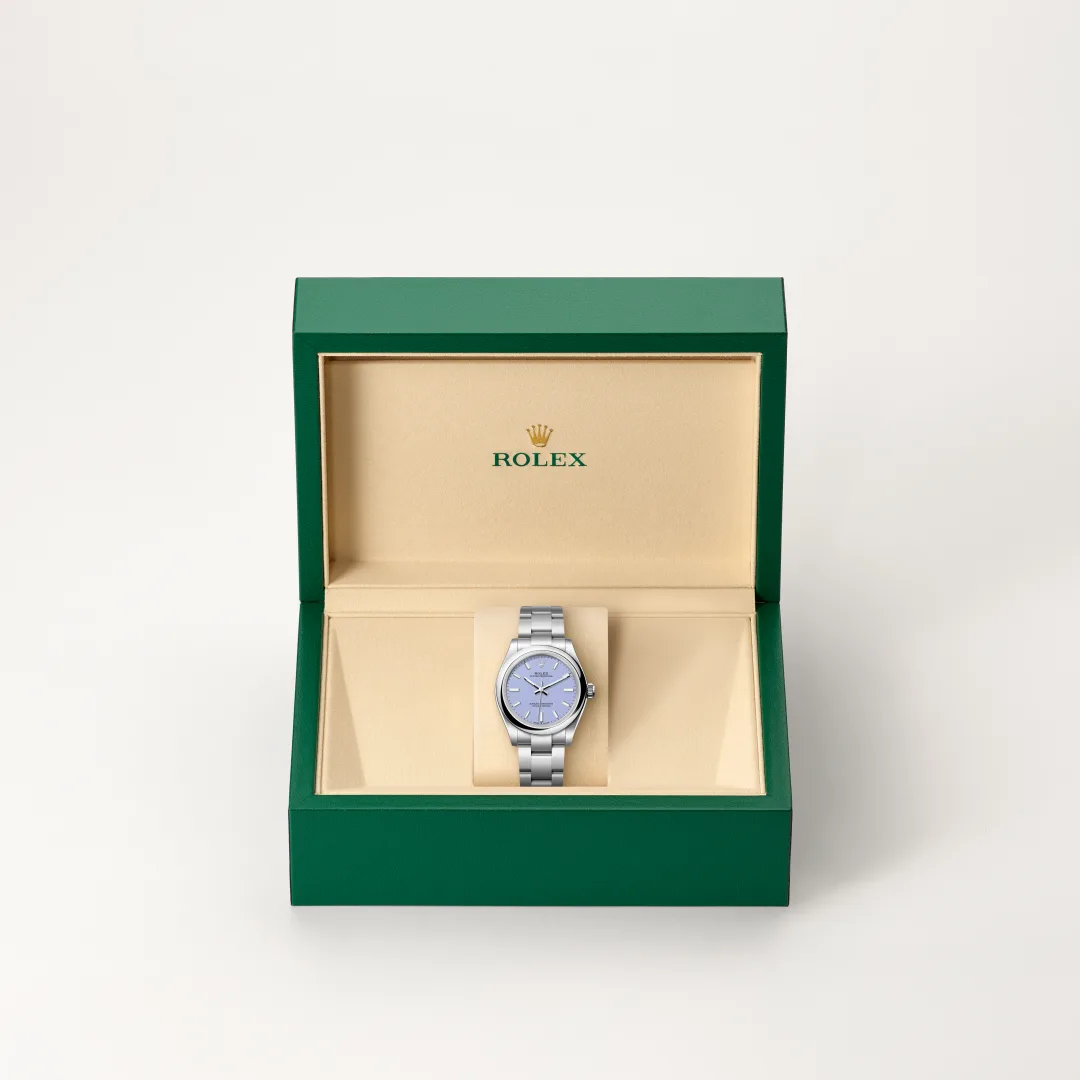 m277200-0014-slide2 | Brela Rolex wristwatch displayed in an open green presentation box with a beige interior. | Brela